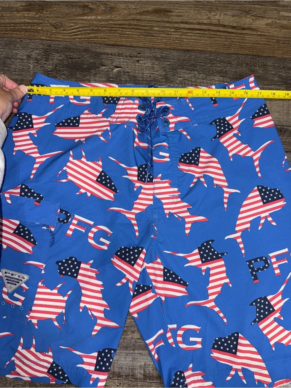 Columbia PFG Mens Swim Trunks Shorts Size 34 Blue American Flag Fish Print Board